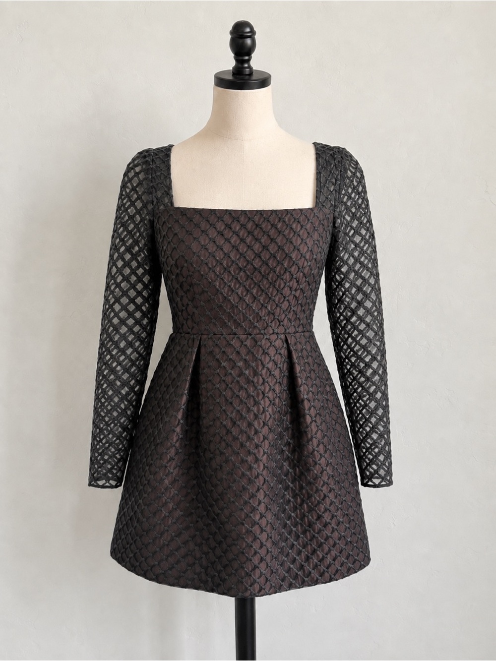ML Monique Lhuillier Long Sleeve Textured Mini Dress Size 4 Black NWOT
